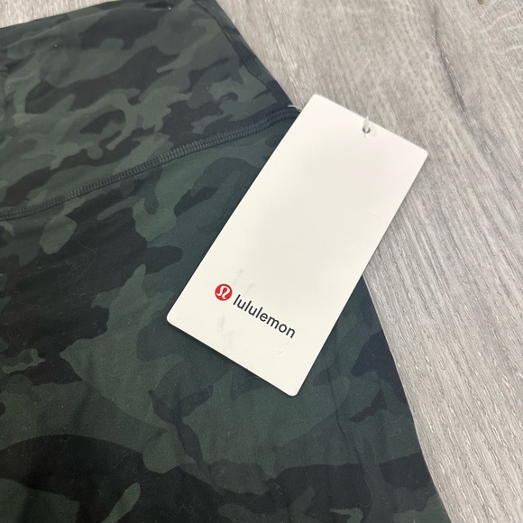 NWT Lululemon HR Align Crop 21” ICMI Size 4 - Picture 2 of 5